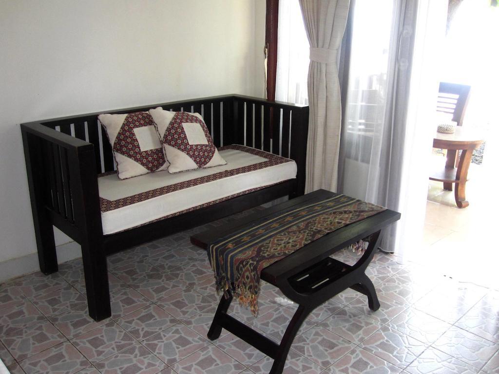 Galang Kangin Bungalows Amed  Room photo